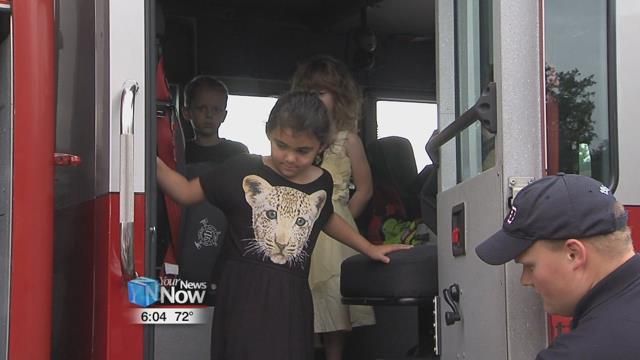 Elida Elementary students get to see firetrucks up close